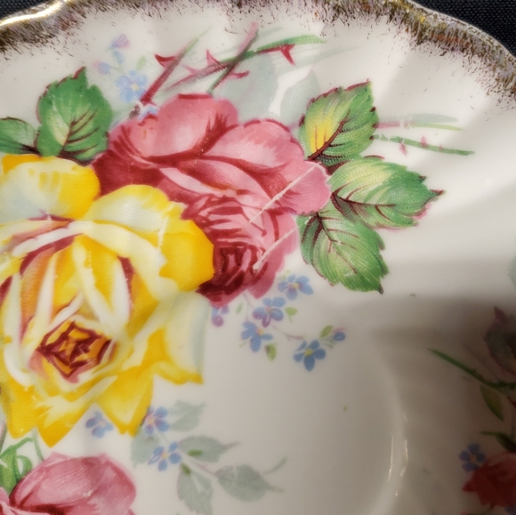 Gladstone England Bone China Apricot Rose Saucer - Picture 4 of 4